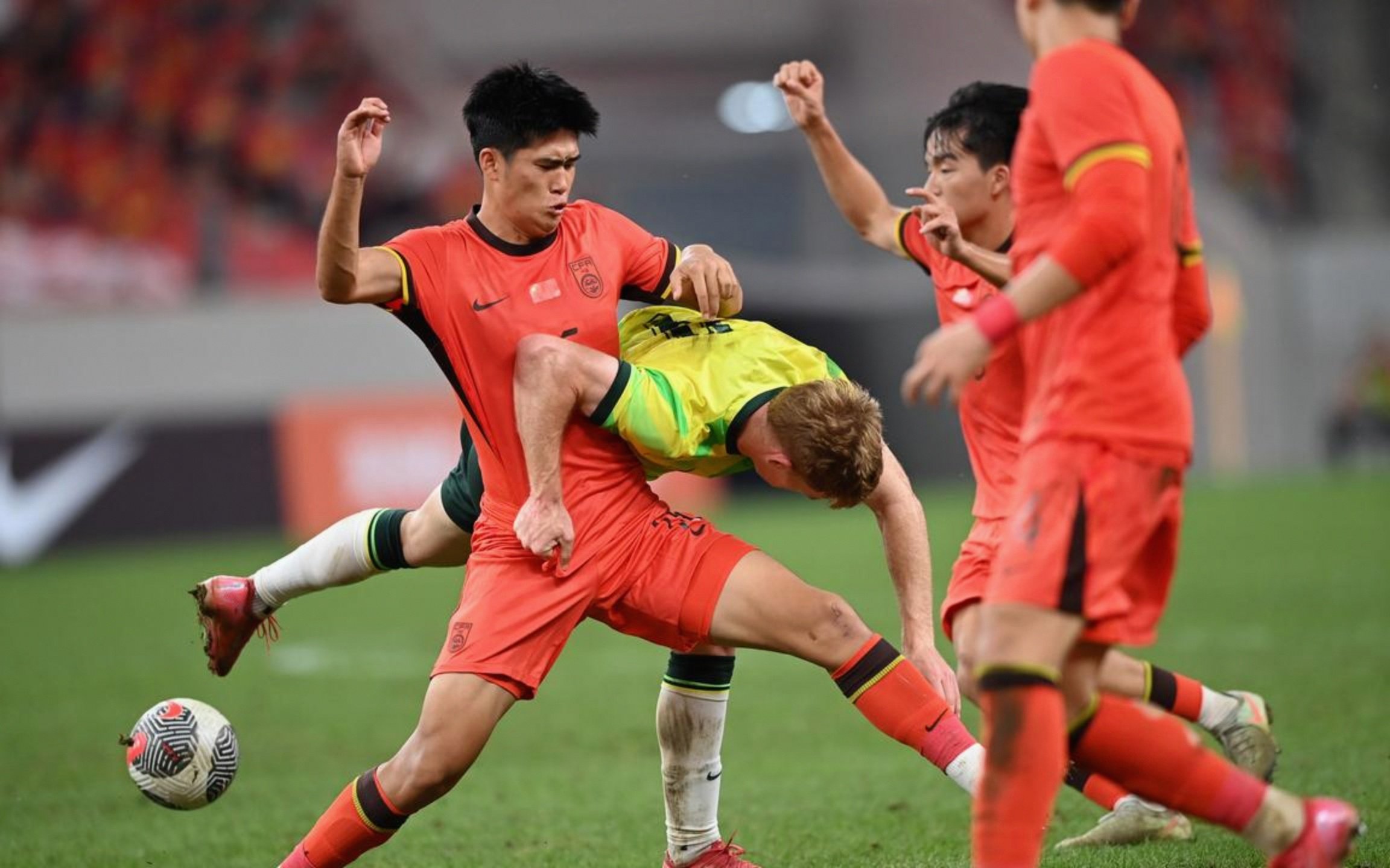 门将神勇扑救，助球队获得宝贵胜利的简单介绍