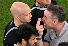 包含掘金主帅怒批裁判不服判罚决赛一触即发的词条