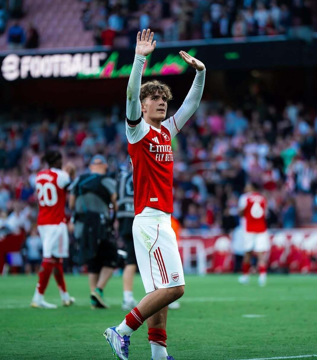 阿森纳新签约后卫，提升后防实力的简单介绍