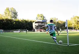 包含英格兰球队气势如虹，轻松取得晋级资格的词条