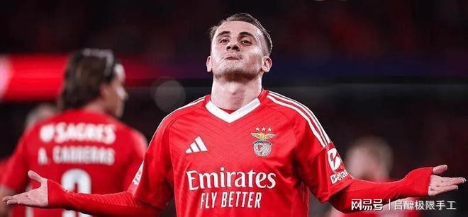 曼联成功晋级欧冠八强，士气高涨(曼联欧联冠军之路)