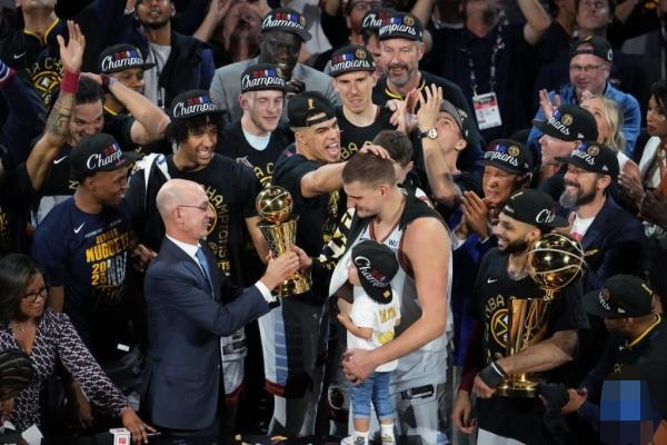 掘金球员受邀参加当地慈善活动表达感谢的简单介绍