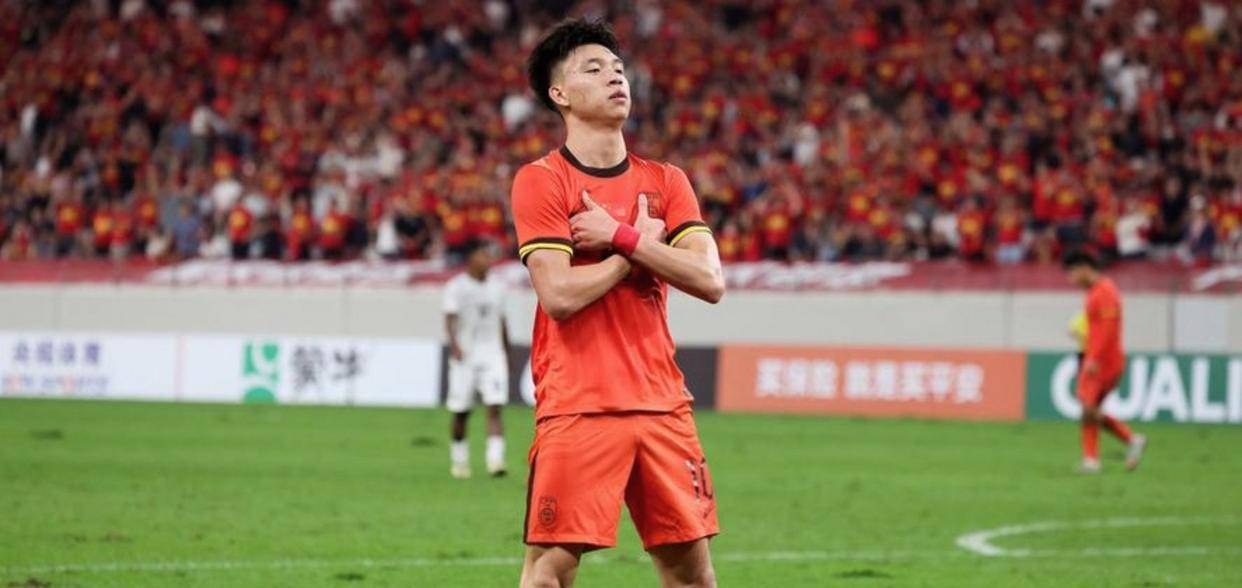 亚洲球员个人表现抢眼，贡献关键进球(亚洲球员个人表现抢眼,贡献关键进球的是谁)